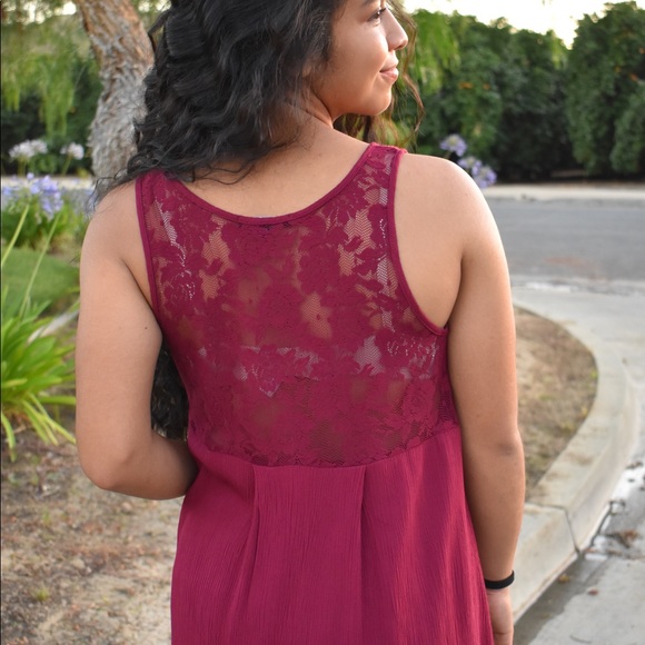 Hi low lace back sleeveless top - Picture 2 of 2